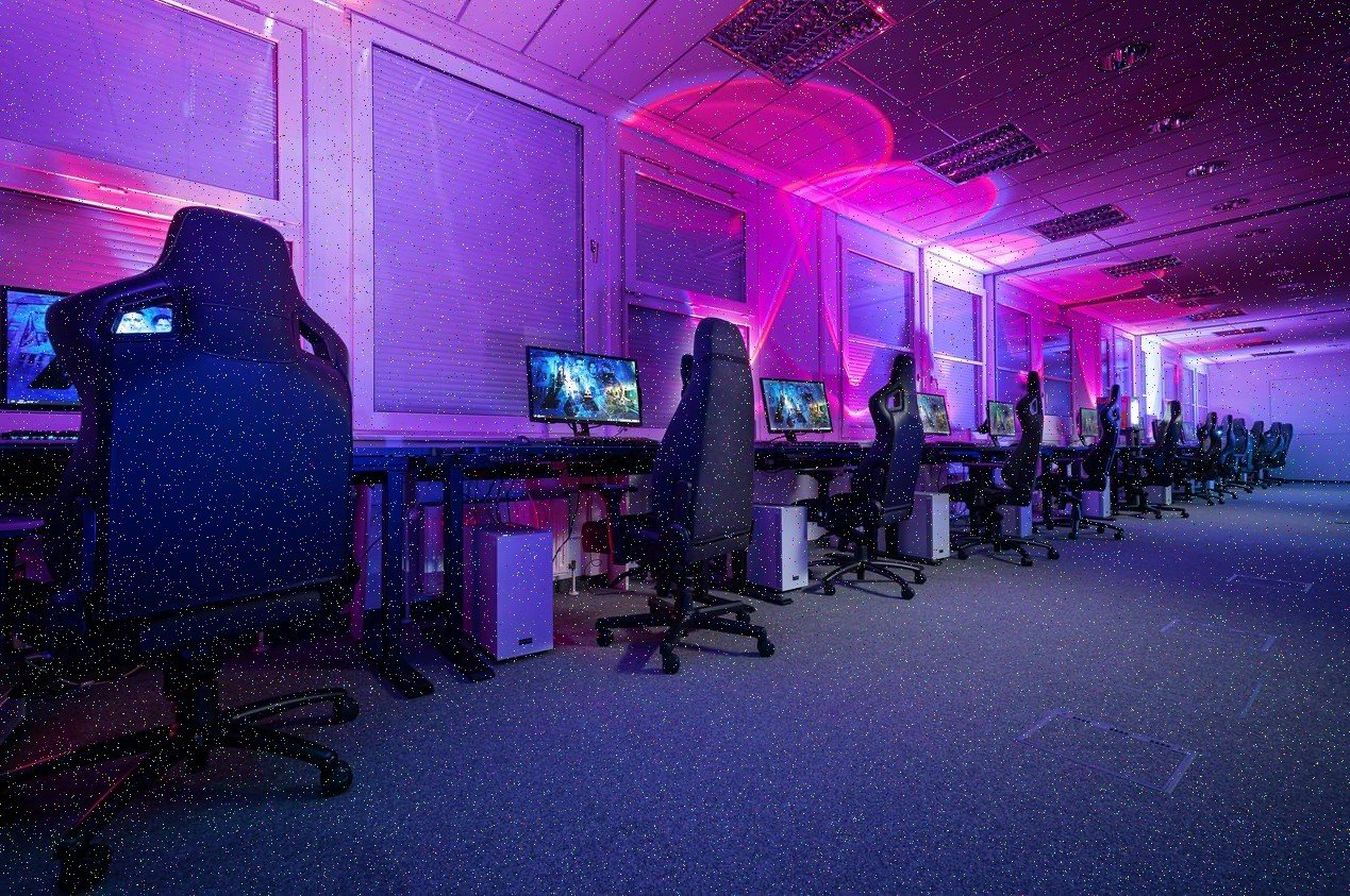 Team moving through an objective