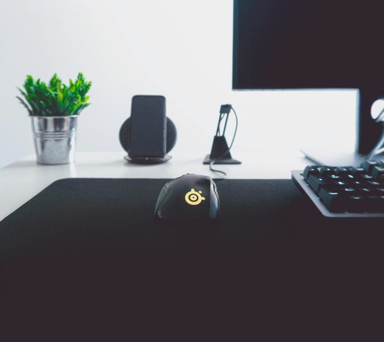 Team moving through an alleyway